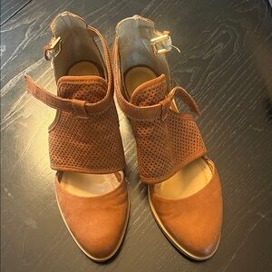 House of Harlow 1960 Tan Heels with Buckle